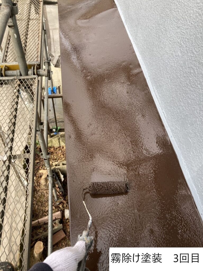 雨樋塗装3回目です。